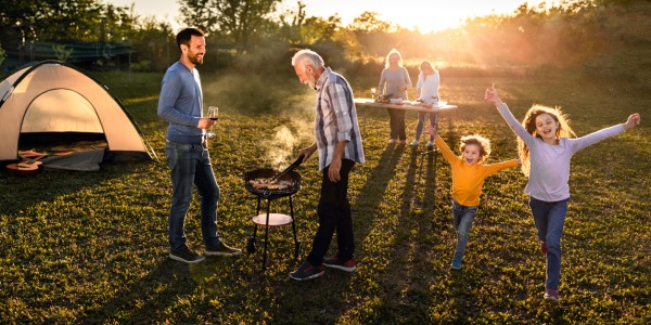 Tutto il necessario per invitare amici a cena anche in campeggio